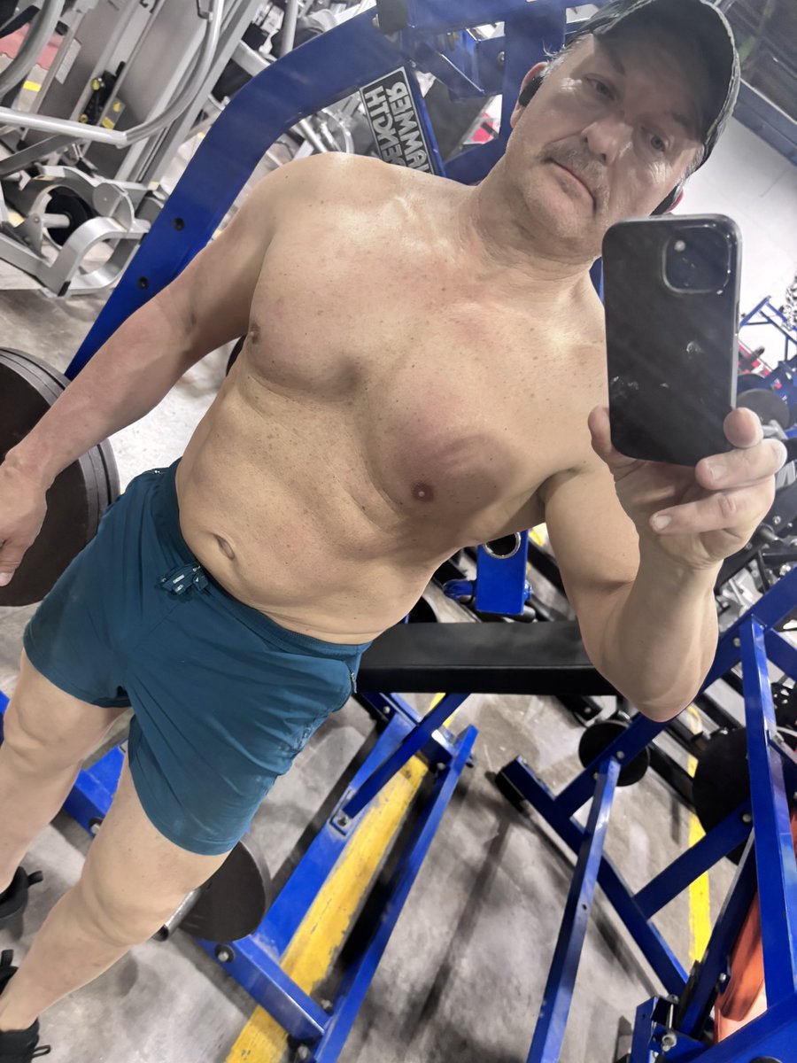 Russell_Writer's tweet image. 50 Shades of Sweaty Shirtlessness… #bodybuilding #liftingheavyshit #muscle #trainer #swole #yoked #saturdaymorning #beastmode #beefcake #filmmaker #writer