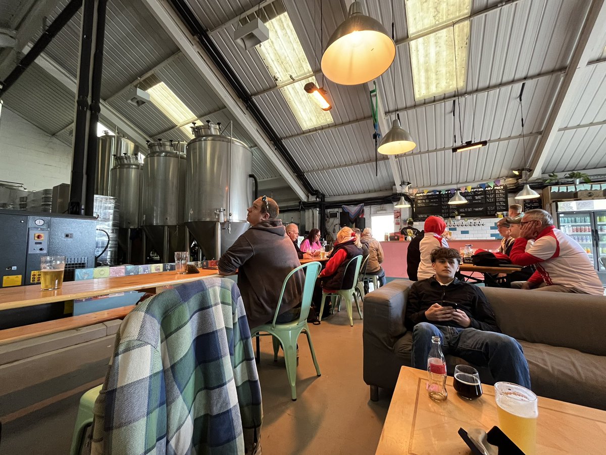 MattGoodwin68's tweet photo. Early start but arrived in time for lunch. #awaydays #ratrun #saints #dcfc @unitybrewingco https://t.co/oDepTdqIpA