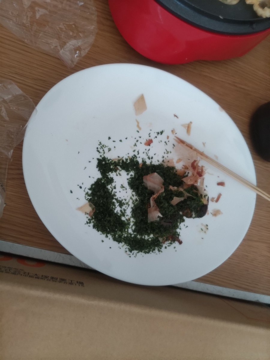 updraft_21's tweet photo. ラガ5年たこ焼き会でした
たこ焼き会だったはずなのに家に1.9kgのプリンが残されました　何故？ https://t.co/N77oWtIr2D