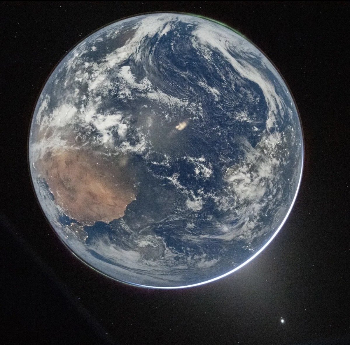 CCCC66615918's tweet photo. The Artemis II astronauts have splashed down at 8:07pm ET (0007 UTC April 11), bringing their historic 10-day mission around the Moon to an end. https://t.co/tjD4V3dl8J