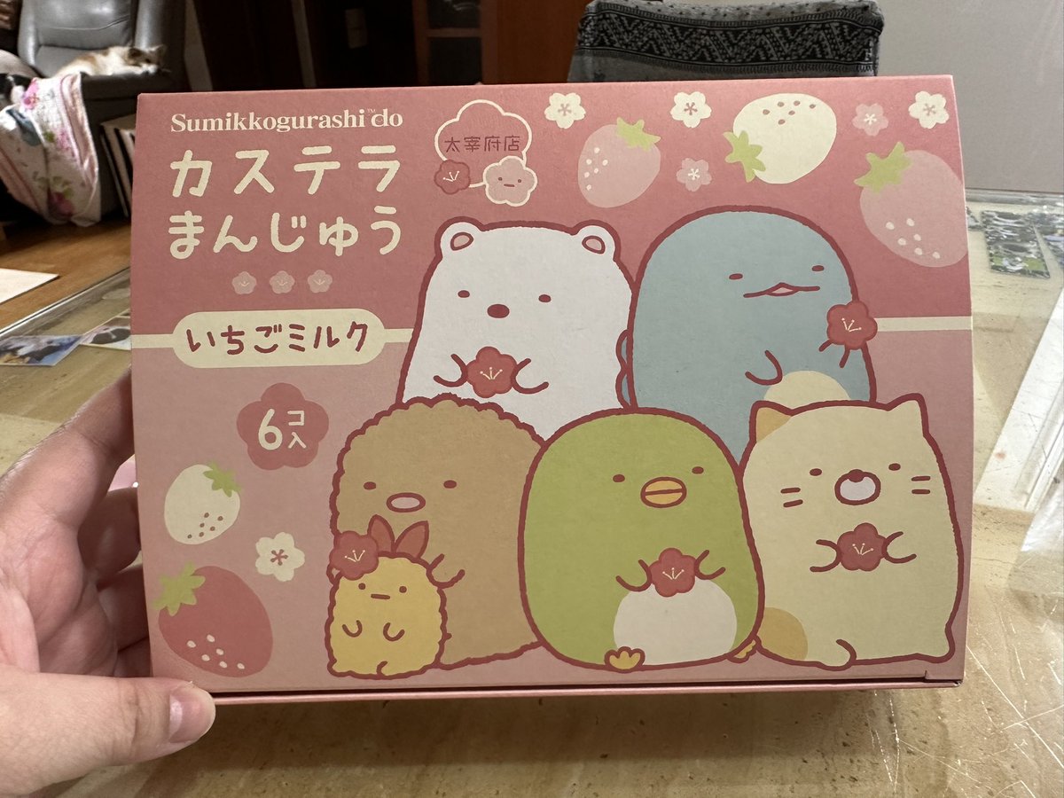 huji000's tweet photo. 선물받은 빵이 너무 귀여워서 못먹겠으면 어떠카죠.? (이미2개먹음) https://t.co/yyFWI1GYUc