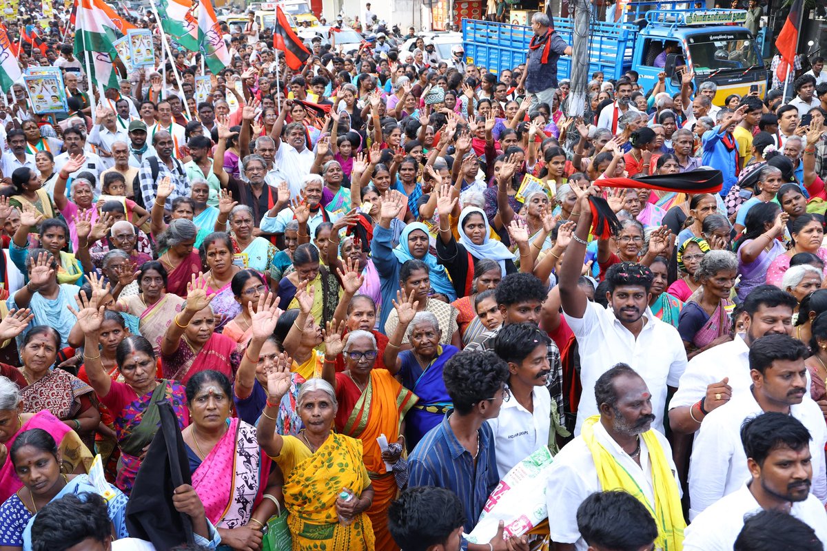 V_Senthilbalaji's tweet photo. சிறுபான்மையினர் தொழில் தொடங்க TAMCO மூலம் கடன்பெறும் உச்சவரம்பின் அளவு 30 லட்சம் ரூபாயாக உயர்த்தப்படும் என்று கழகத்தின் தேர்தல் வாக்குறுதியில் அறிவித்துள்ள மாண்புமிகு தமிழ்நாடு முதலமைச்சர் தளபதி @mkstalin அவர்களின் நல்லாசிகளுடன், இன்று, கோவை மாவட்டம், கோவை தெற்கு சட்டமன்ற தொகுதி, கோட்டைமேடு பகுதியில்,  திராவிடர் கழக துணைப் பொதுச் செயலாளர், வழக்கறிஞர் செ.மெ.மதிவதனி அவர்களுடன் உதயசூரியன் சின்னத்திற்கு வாக்கு கேட்டு தேர்தல் பரப்புரை மேற்கொண்ட போது..

வாக்களிப்பீர் உதயசூரியன் 🌄 

#கோவை_தெற்கு
#VoteForDMK
#ஸ்டாலின்_தொடரட்டும்
#தமிழ்நாடு_வெல்லட்டும்
