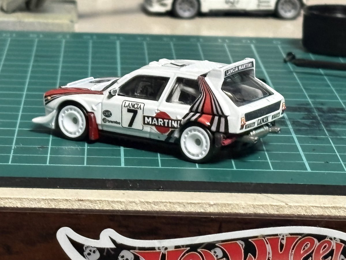 porschegmbh's tweet image. #ホットウィール  #LANCIADELTAS4  #Martini 
リア泥除けをまるけてターマック👍なんかヘンだけどこれでいいらしい⭕️