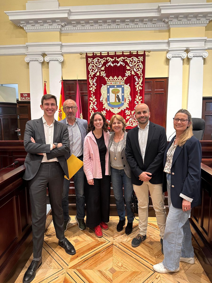 PSOEtetuan's tweet photo. Nueva incorporación al grupo socialista en @JMDTetuan. Dani, con su juventud, asume esta responsabilidad con mucha ilusión, para trabajar por un Tetuán que apueste por la gente joven y se convierta en un Distrito más justo para todos y todas. Bienvenido! 🌹🌹 https://t.co/lTlEvvbWBz