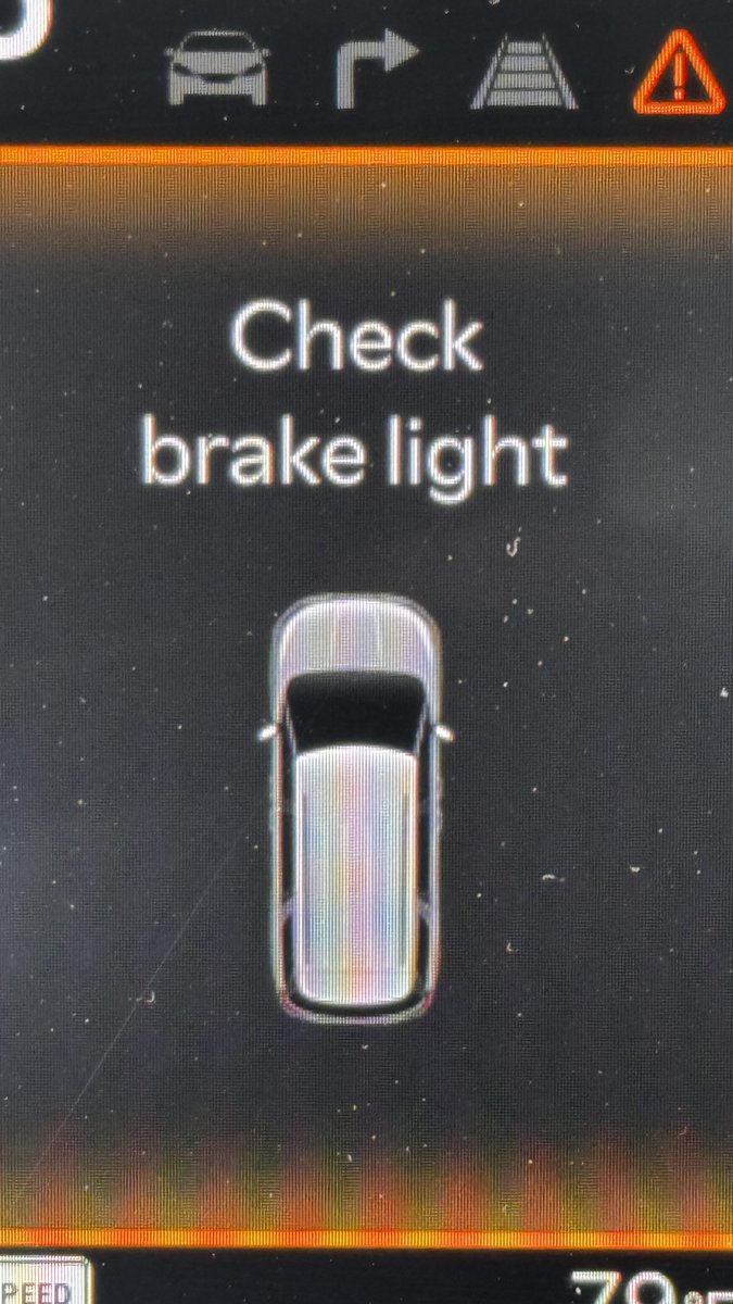 LC_711's tweet photo. @Avis Car Nro.56123023 - Car Reserved. Nro. 601410714
Me dieron un auto sin luz de freno, sin luz de giro y con problemas de presión en neumáticos. Hice reclamo, no tenían otro auto para cambiar. Un peligro manejar así! 
Recomiendo no contratar Avis
No te asisten, eluden reclamos https://t.co/w2Vc1Gj4aA