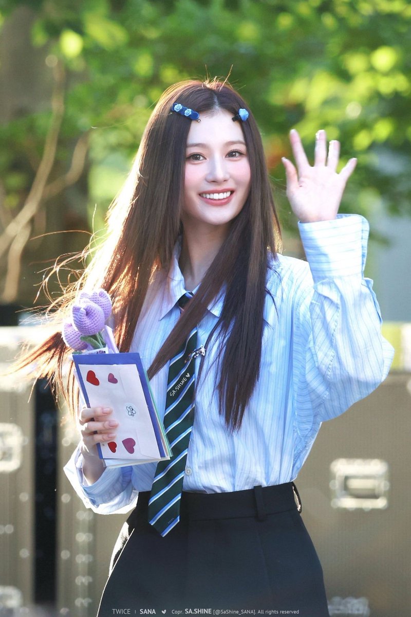 Tzuyu_TWICE_No1's tweet photo. 高校生のサナ先輩
ほんとに良い表情する🥰💜 https://t.co/v5tudnUrKM