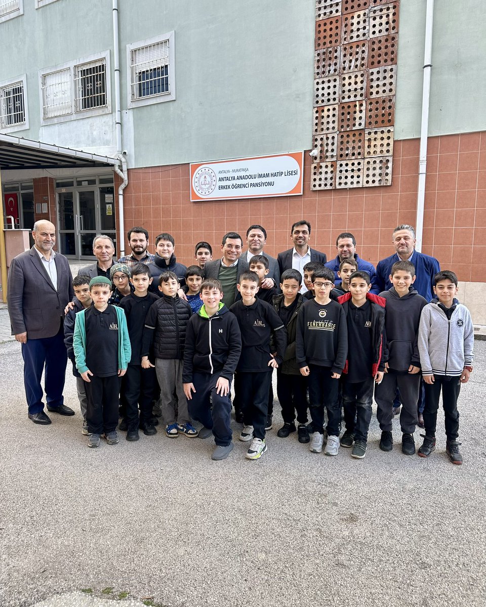 En güzel yıllarımın geçtiği okulumdan başlayarak mahalle kahvelerinden esnaf dükkanlarına, taksi duraklarından iş merkezlerine kadar sevgili hemşehrilerimizle hayatı paylaştığımız harika bir gündü.
