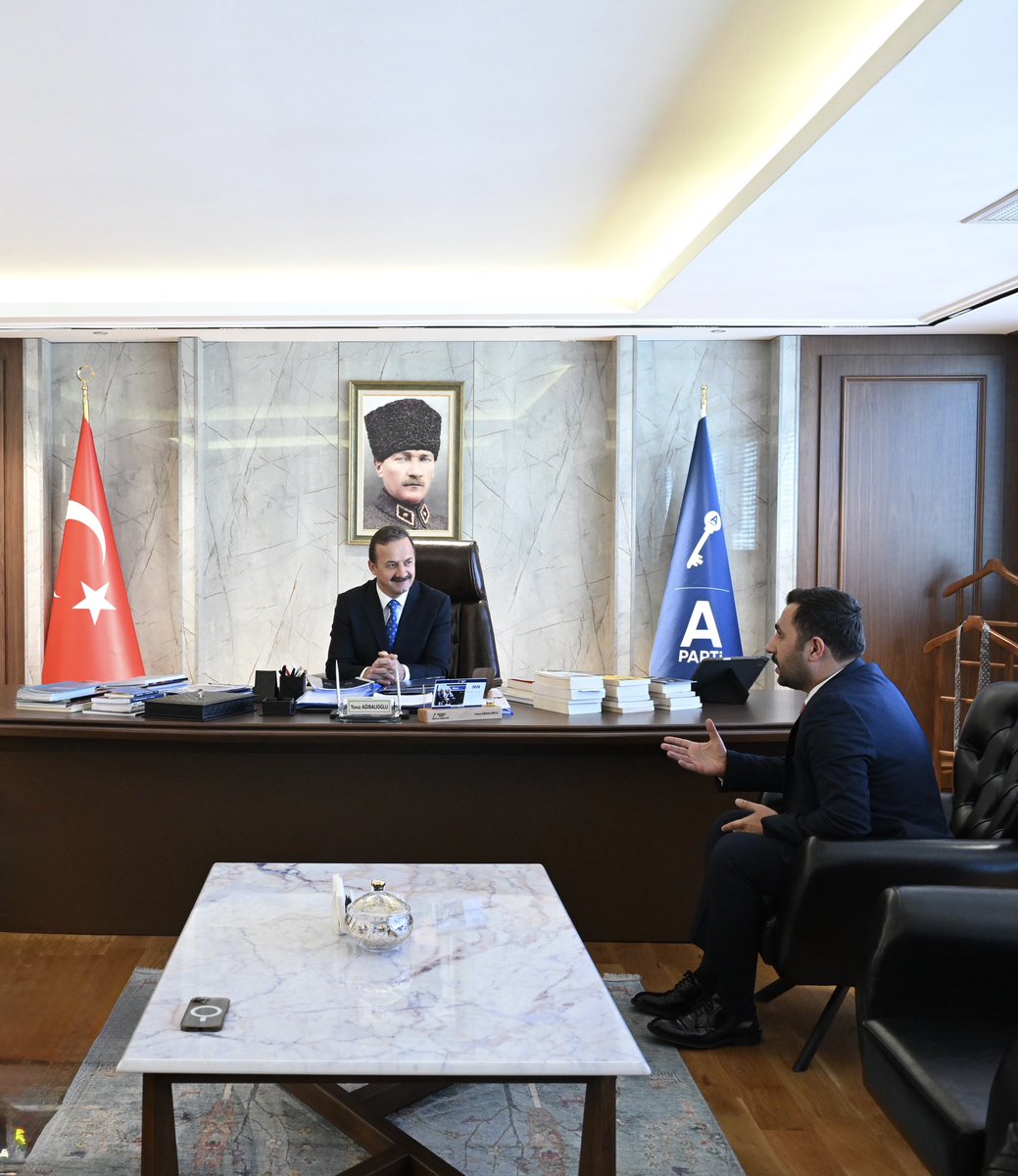 SametMeletli's tweet photo. Derdimiz de bir, yolumuz da bir.
Birliğimiz kaim olsun.
@yavuzagiraliog @anahtarparti https://t.co/mgrmJCSdiT