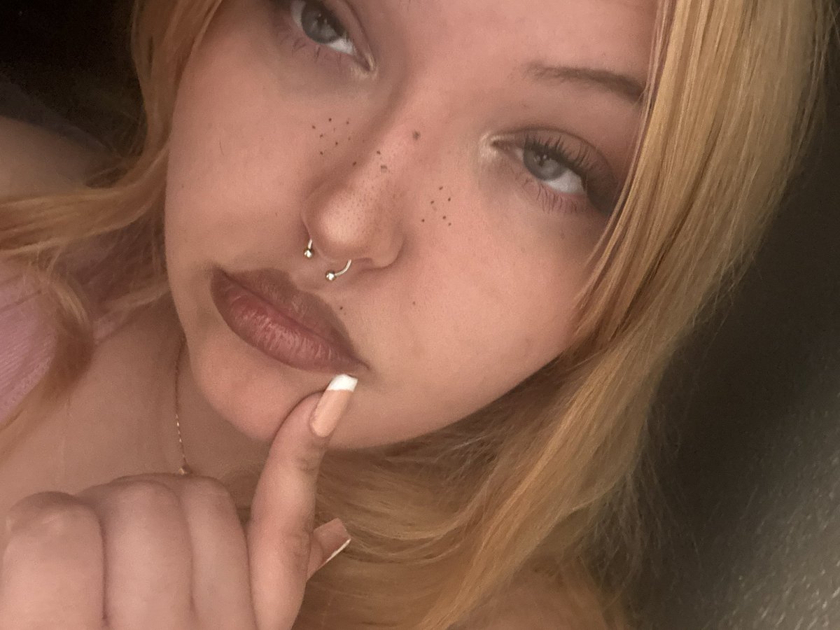 laylay 🍒 tweet media