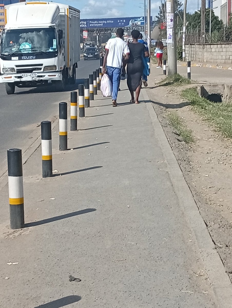 mutembeijr's tweet photo. Mnisaidie mistari nitoke huyu jamaa huyu dem Bana https://t.co/eHN6Z5VfW1