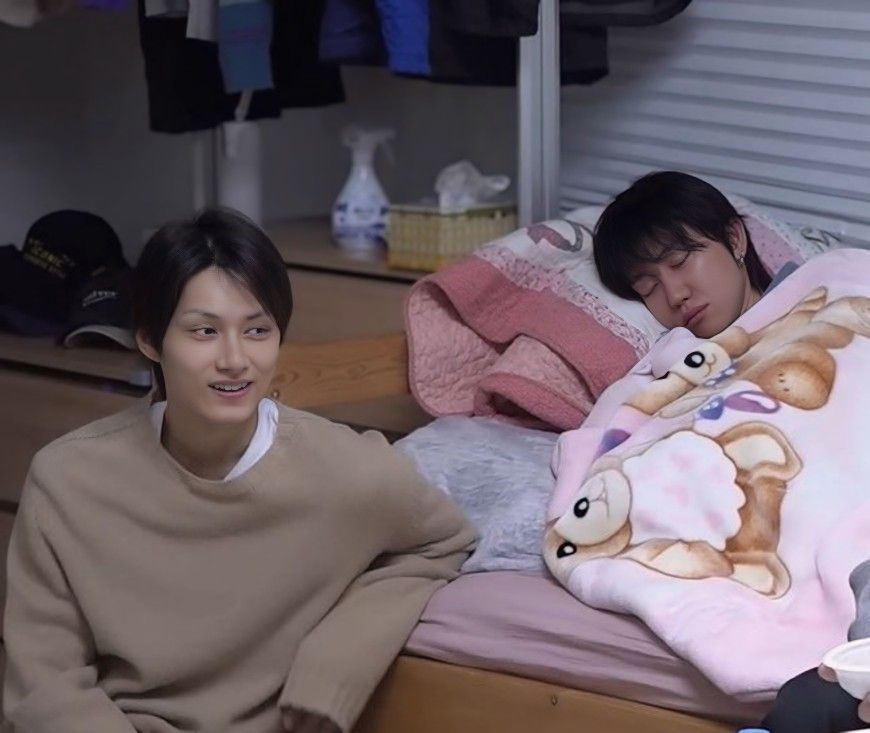 cheolhanglazer's tweet photo. i love this picture of minghao sleeping like a baby https://t.co/posXoQcEZt