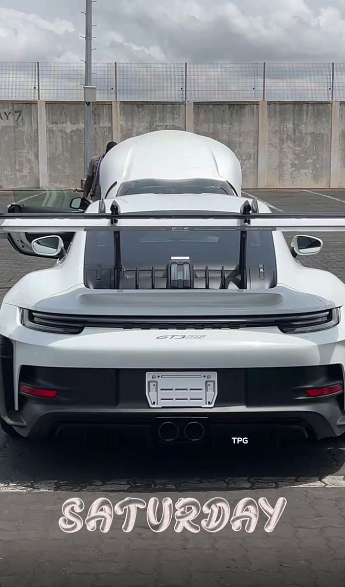 Outside With Darkseid🦉 tweet media