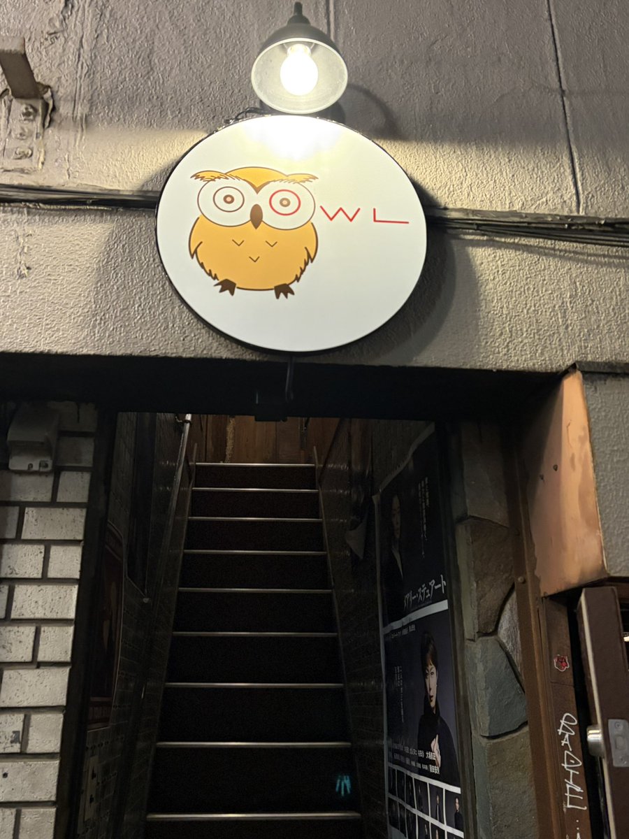 あれから33ヶ月…シラムレン跡地のOWLへ。誘われてやっと行ったけど、懐かしいような淋しいような。つい窓の方を眺めてしまう。今は昔…