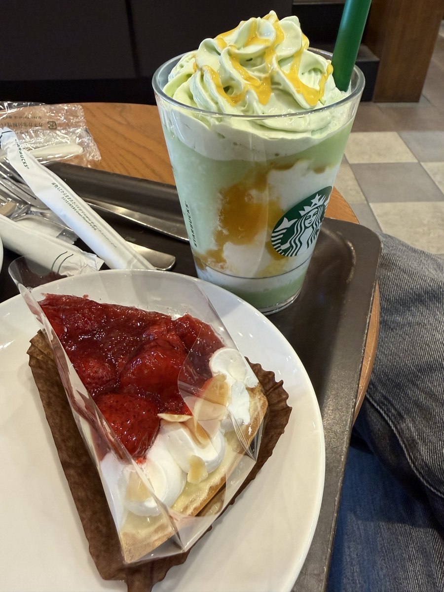 FC3eS's tweet photo. 春と夏のいいとこ取りかも
いちごのカスタードタルトと
THEメロンフラペチーノ🍈 https://t.co/7la6PPQpnI