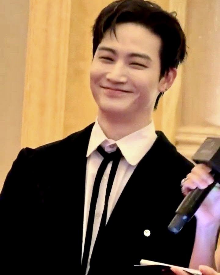 หร่อมาก ตี๋สุดหล่อ

#Jayb 
 #WEIBOGALA2026xJAYB
<a href="/jaybnow_hr/">JAY B</a>