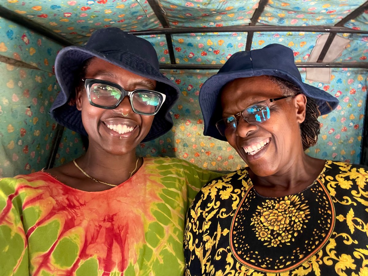 blekjpg's tweet image. me &amp;amp; mama in mtwapa :)
#spotthedifference