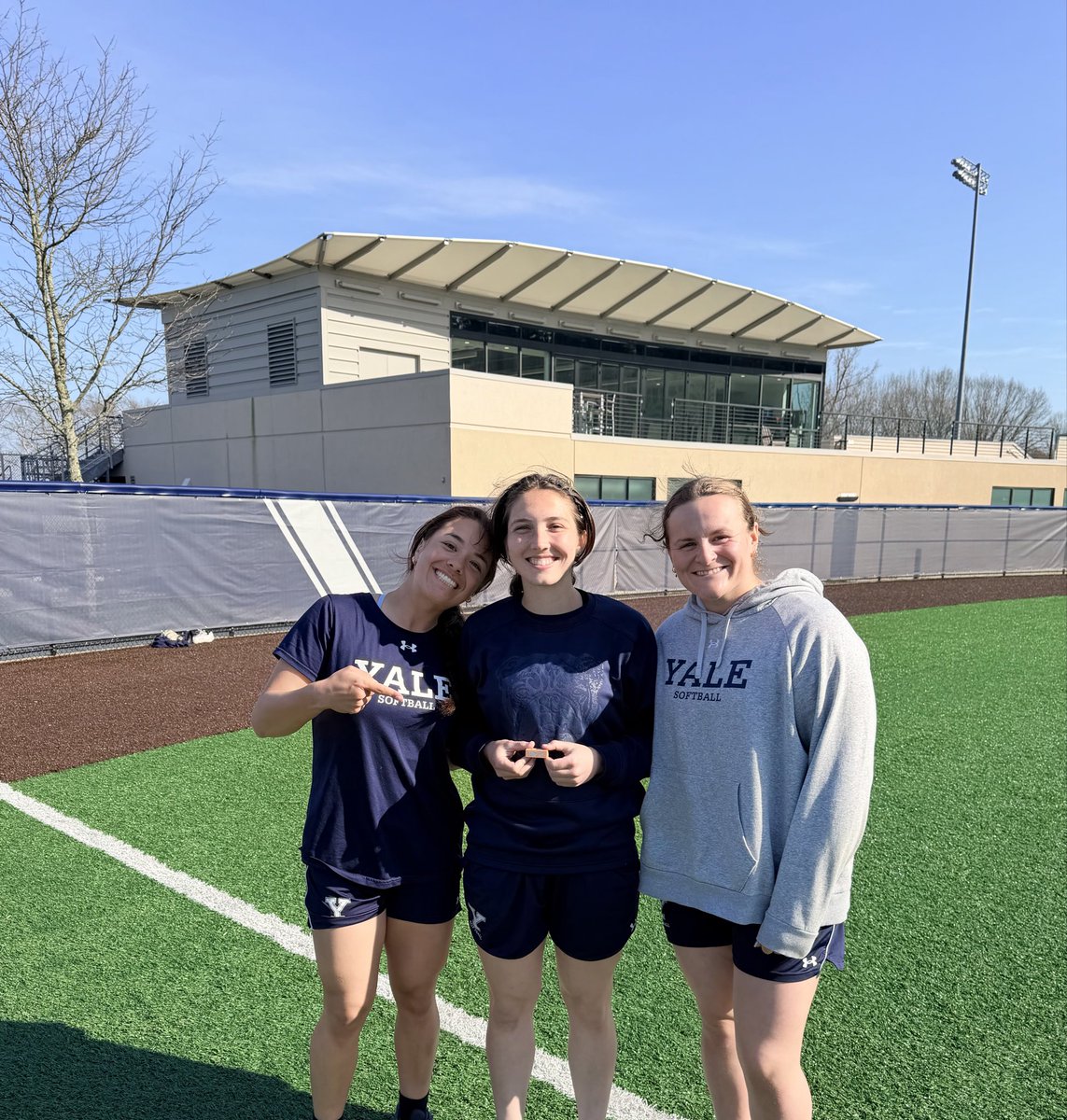 Yale Softball tweet media