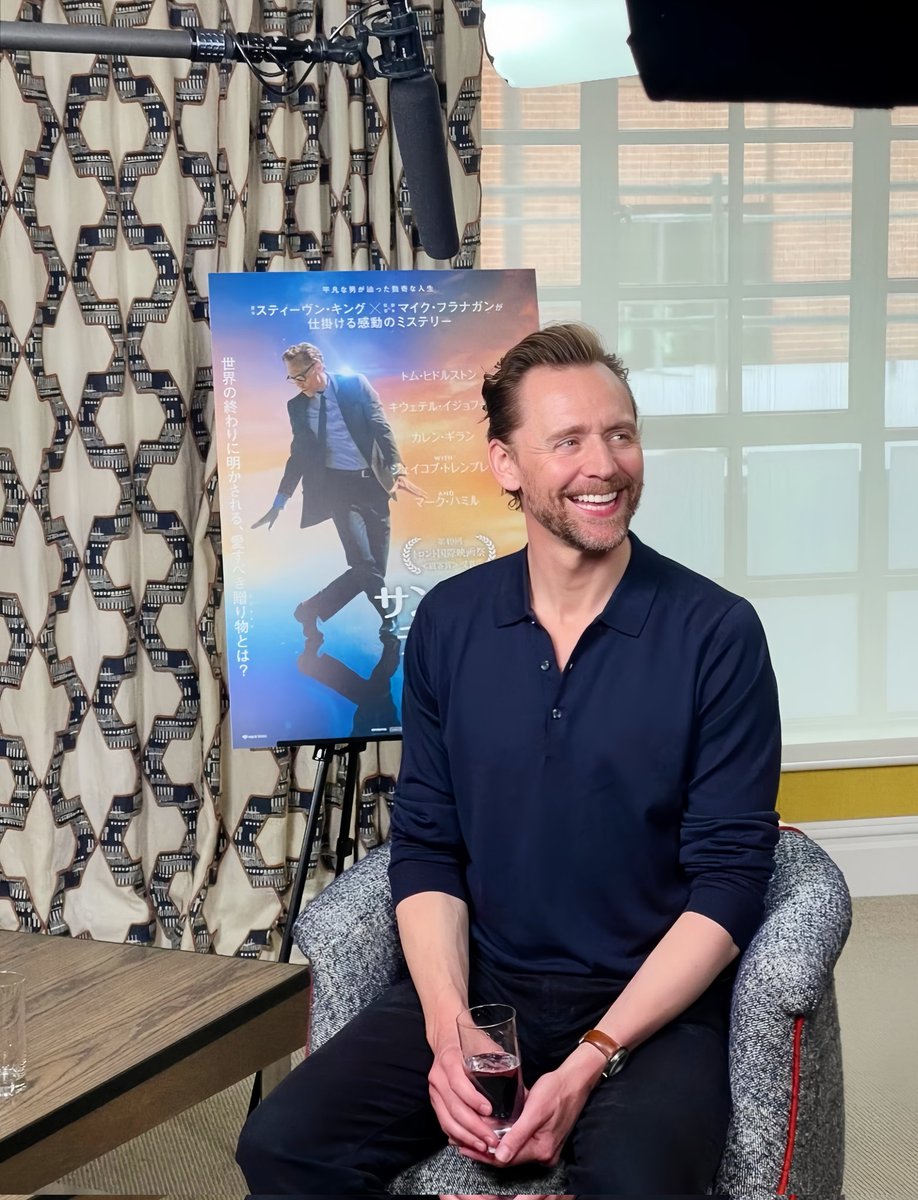 📷NEW| Tom Hiddleston yesterday in a promo for "The Life of Chuck".