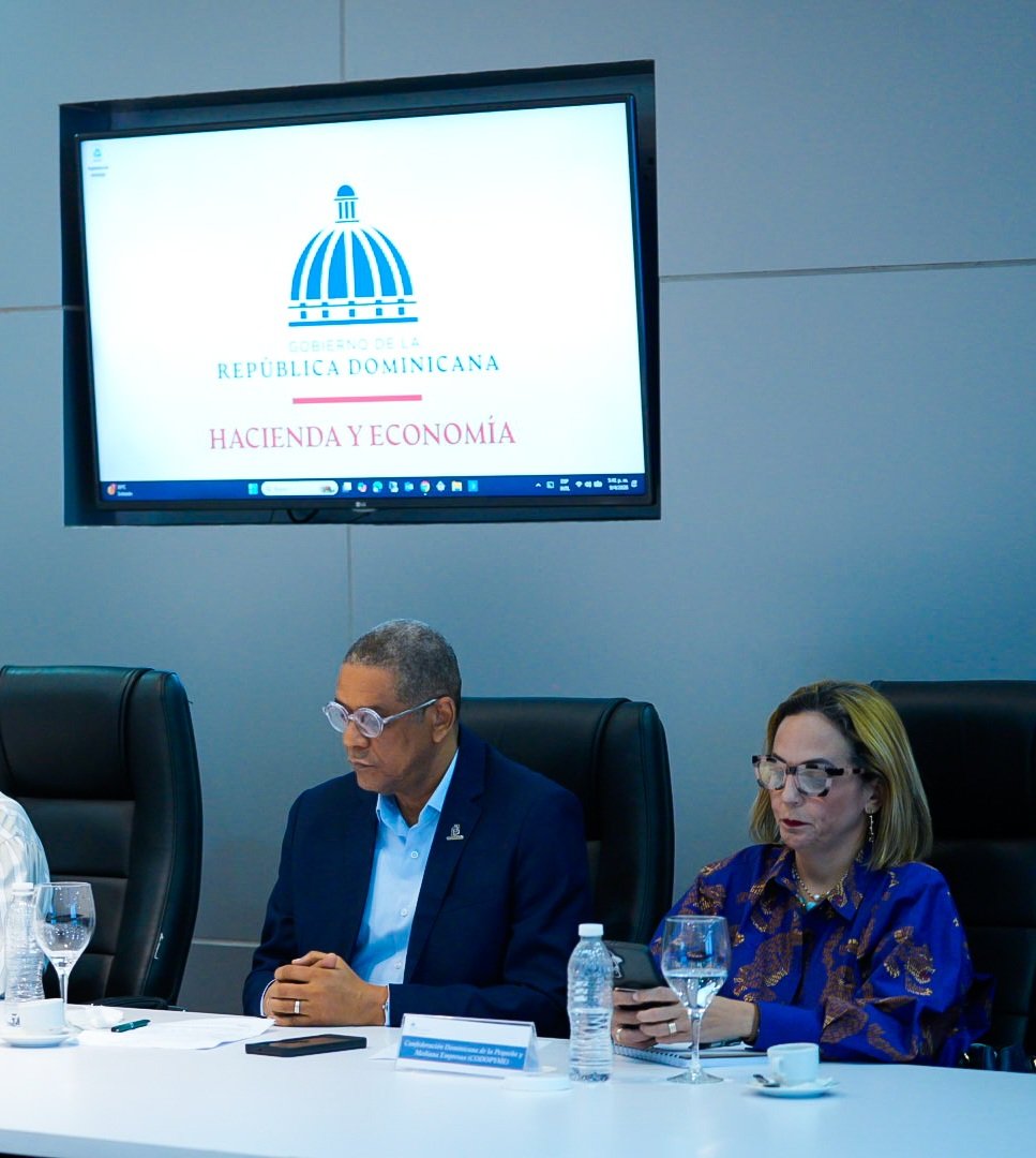 CODOPYMERD's tweet photo. CODOPYME participa en diálogo con @MIC_RD, @MinHaciendard y @MinpreRD reafirmando que las decisiones económicas deben proteger a las Mipymes y la estabilidad del país. https://t.co/calgkp82vf