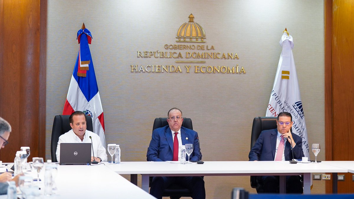 CODOPYMERD's tweet photo. CODOPYME participa en diálogo con @MIC_RD, @MinHaciendard y @MinpreRD reafirmando que las decisiones económicas deben proteger a las Mipymes y la estabilidad del país. https://t.co/calgkp82vf