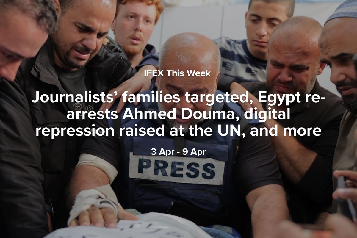 IFEX's tweet image. This week in #FreeExpression:

🔹 #Global: journalists’ families increasingly targeted

🔹 #Egypt: Ahmed Douma re-arrested amid judicial harassment

🔹 #Guinea: media outlets shut down over border unrest

📬 Read #IFEXThisWeek: buff.ly/ZO8EIui