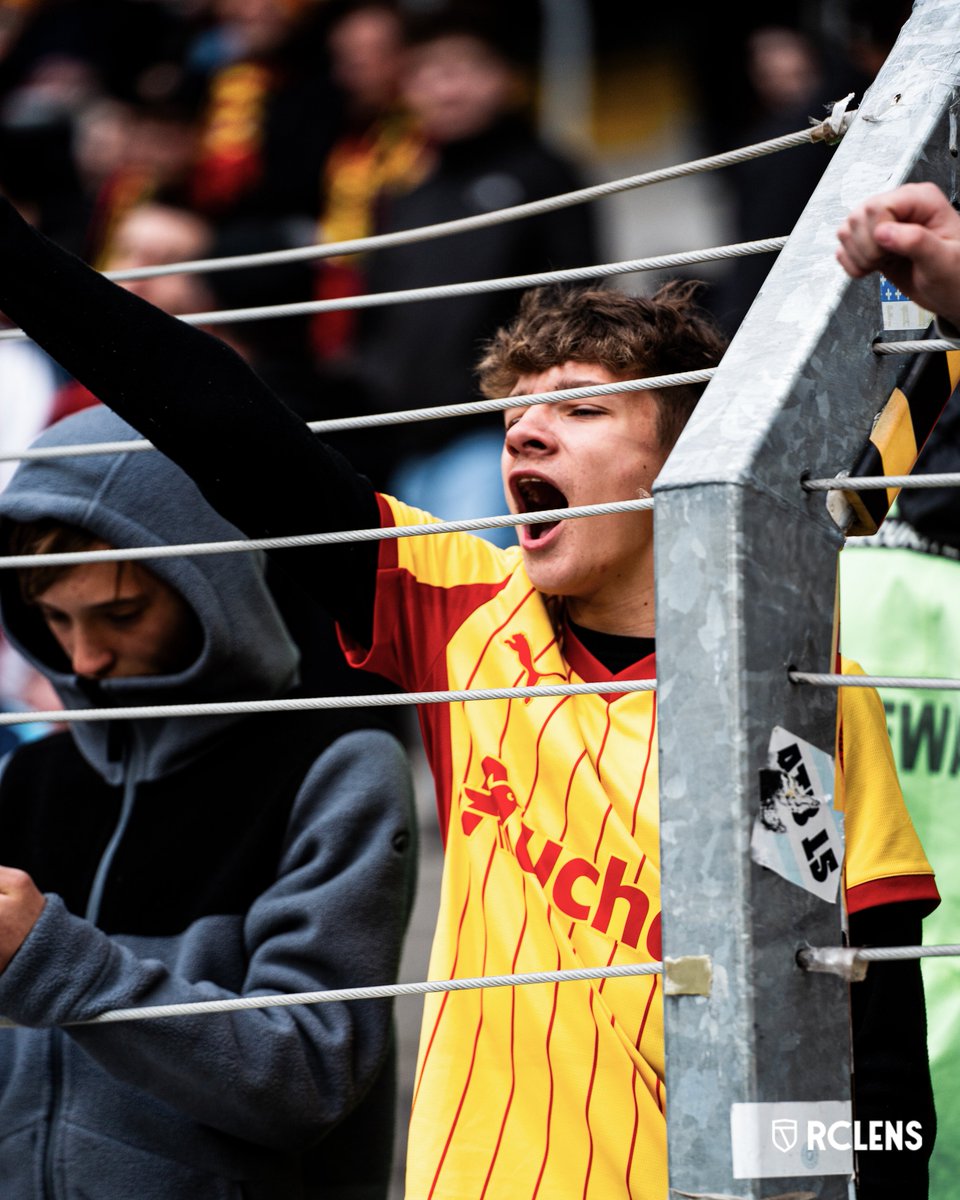 RCLens's tweet image. 46' (0-0)

▶️ Le jeu reprend à Bollaert ! 

#RCLFCR