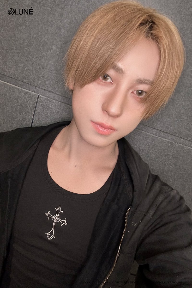 andTEAMluneGBL's tweet image. 🌐 [MEDIA] 260411

&amp;amp;TEAM TAKI for KR 1st Mini Album 'Back to Life' Selfies.

#andTEAM #TAKI #앤팀 
@andTEAM_members