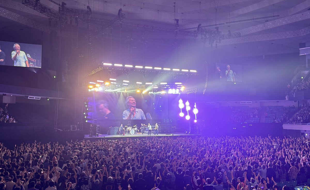 YUHKINEN's tweet photo. Deep Purple サイコーでした😄
この道に入るキッカケとなったこのバンド🔥いくつになられてもハードロックの頂点です！✨
ドン神と握手してもらったので、効き目のあるうちにレコーディングしよう！😄
清水さん、また誘ってくれてありがとうございました😊 https://t.co/IvbkKd0RLt