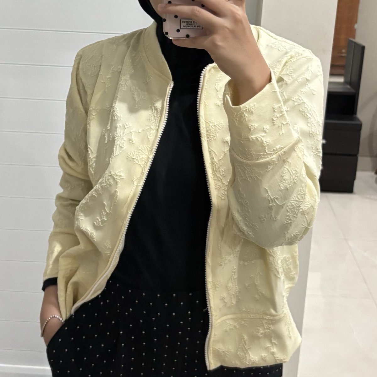 lovedbyadla's tweet photo. WTS top (jacket) from Dippew. 50k only, baru dipake sekali! bisa co lewat 🍊 https://t.co/SU2aApDLcb