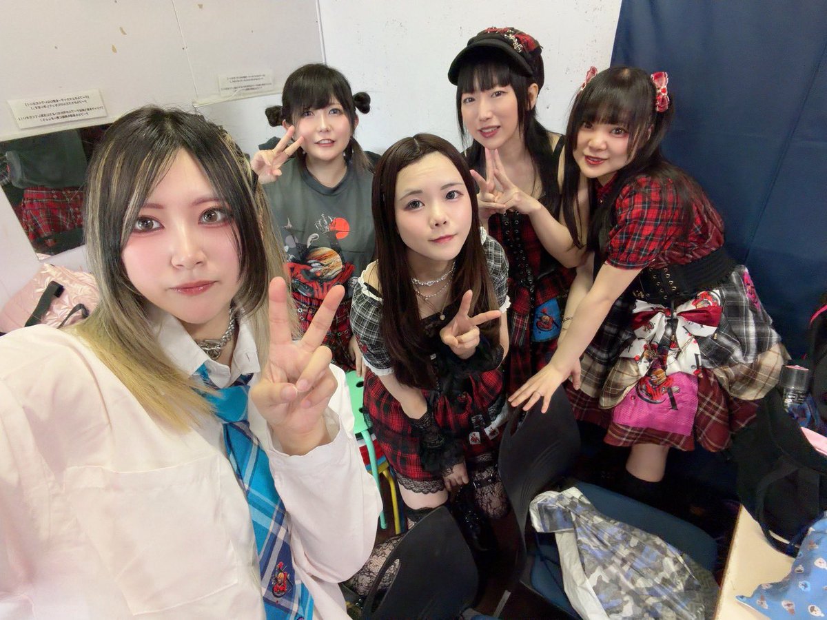 本日は三本カンロヂライブありがとうこざいました🌈✨
フェスにデビューライブに楽しい一日でしたね𛰙᭜𖫴𖫰𖫱𖫳𖫲𖫲𖫳𖫴𖫰𖫱꛰ ᭜𖫴𖫰𖫱𖫳𖫲𖫲𖫳𖫴𖫰𖫱꛰ಣ♡

カンロヂ次のライブは4/18渋谷スターラウンジです🎤