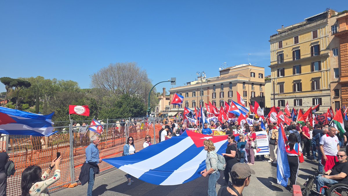 🇮🇹🇨🇺 Se respira solidaridad en Roma:

Manifestación nacional vs bloqueo: #Cuba no es una amenaza

📢 organizada por Asociación Nacional de Amistad Italia-Cuba, con el respaldo y participación de CRE, sindicatos, organizaciones, partidos y personalidades italianos

#CubaNoEstáSola