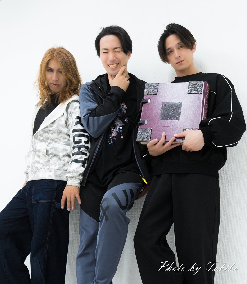 ＼チケット発売開始！／
 
X-QUEST『朗読劇XX』 
5月17日(日)14：00、18：00 
ステージカフェ下北沢亭

《キャストを応援できる個別予約フォーム》
大野清志　ticket.corich.jp/apply/450612/1/
高田淳　ticket.corich.jp/apply/450612/2/
トクナガヒデカツ　ticket.corich.jp/apply/450612/3/