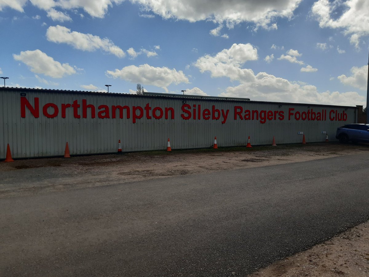 markhzll's tweet photo. As I've had to drop clean washing off at Uni, now at @ClubSileby v @NuneatonTFC - Nuneaton need a win to get the United Counties South title after dominating the league, but are on a horror run in their last six. Feels like paying it back for that glorious Saturday 7 years ago... https://t.co/8FBpGVayqO