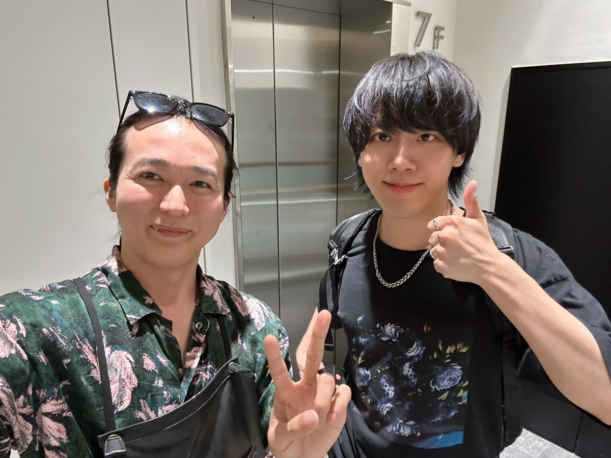 curiousmind720's tweet photo. バツローグさんnavy colorに🟦✨
来てくれたの嬉しくて歯一本だけ出ちゃった🦷 https://t.co/ESn6cSImUX
