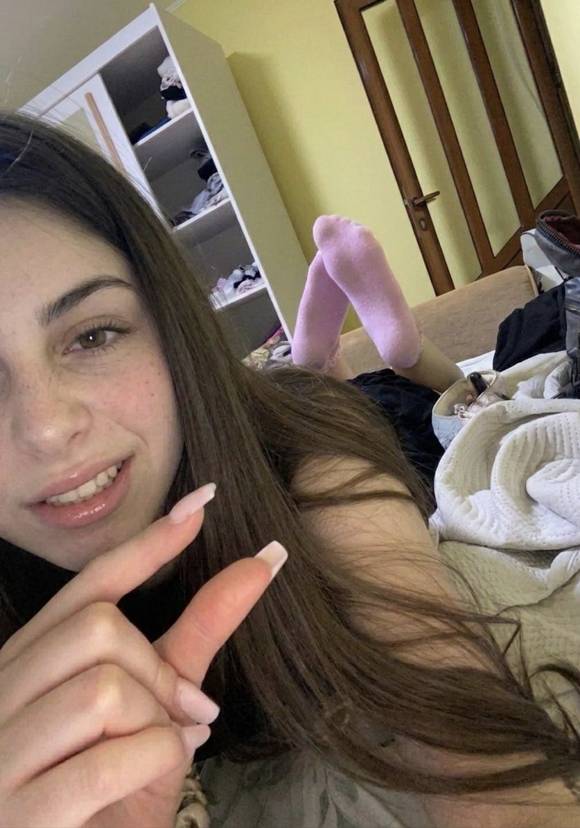 JulixGoddess's tweet photo. Nowy profil, ta sama hierarchia. 👸✨ Ja jestem na szczycie, wy w pyle przy moich stopach. Ban na starym koncie to kara dla WAS, bo straciliście dostęp do swojego bóstwa. https://t.co/GpMoJg6L76