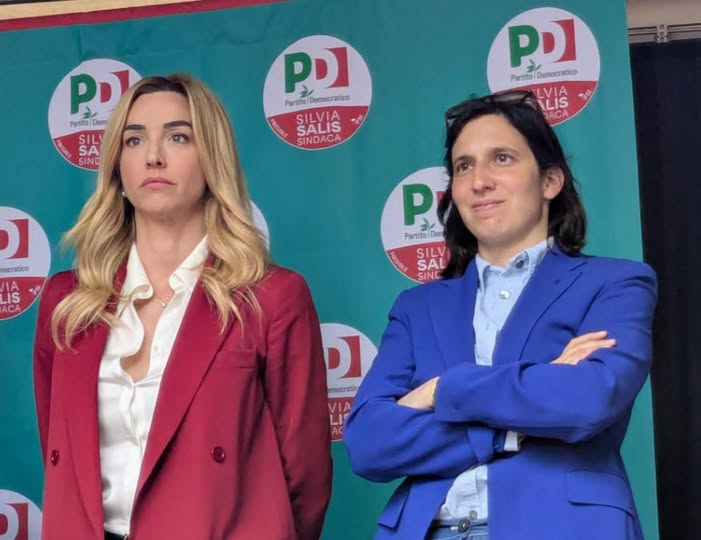 BlobRai3's tweet image. "ELLYWOOD SUR TEVERE"?!
('La bionda che fa impazzire...il PD!?).
Silvia Salis: "Io Anti-Meloni? Ci sono se arriva richiesta unitaria...". (La Repubblica, 11 aprile).
Alle 20 su Rai3 nuova puntata di #blob...