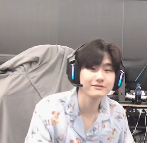 dua_0829's tweet image. 언제 올릴까 고민했는데 이제야 올리네요.
커리어선수 LCK 데뷔에 맞춰 어야(@uhya_0829)님과 함께 보냈던 인형과 잠옷, 엽서북 공유합니다.
선수가 잘해주길 바라는 마음으로 급하게 준비했었는데 결과물이 만족스러워서 행복했던 기억이 있네요.
앞으로도 많은 응원 부탁드립니다.
#career #커리어