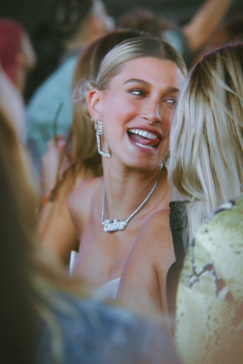 hailey bieber files tweet media