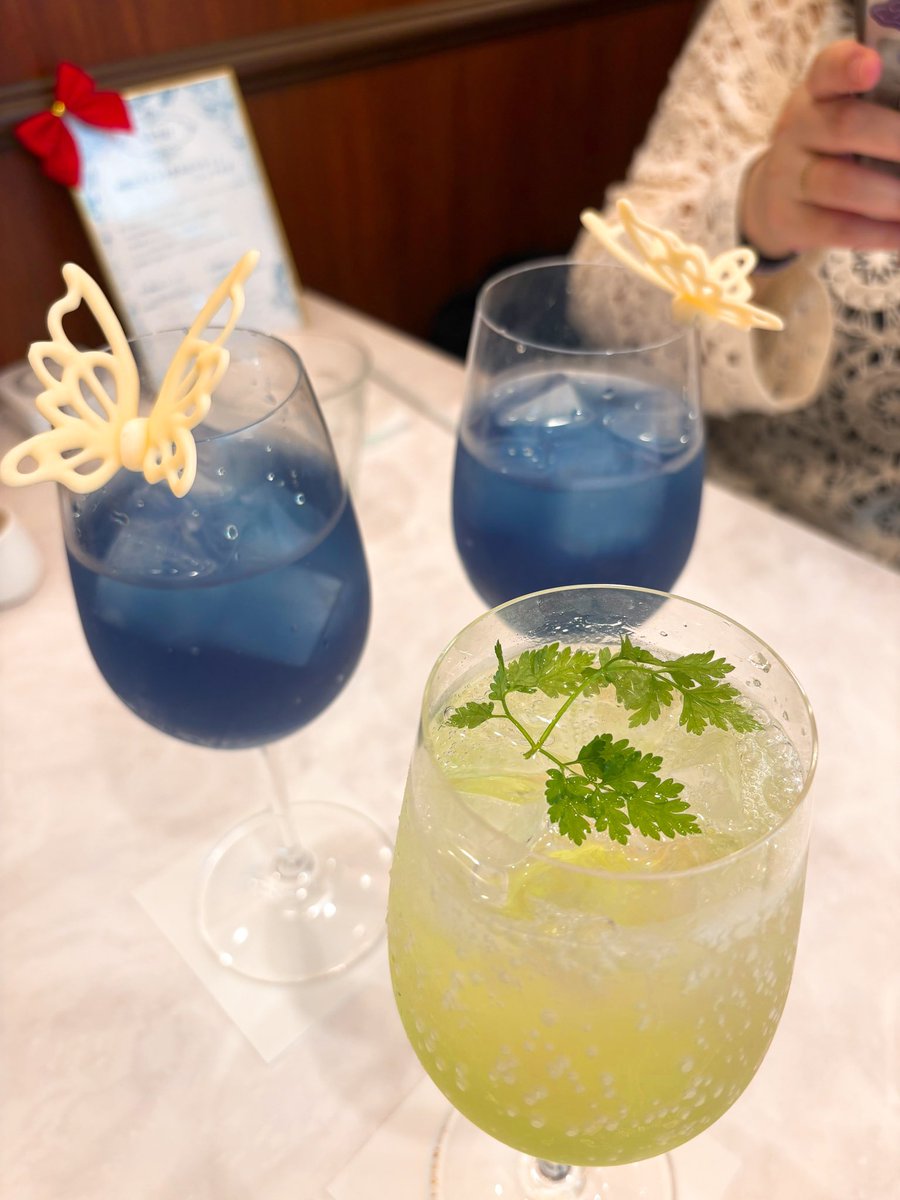 mikoenja's tweet photo. 今日は中学校からのお友達とアフヌン的なものに行ってきました！
美味しかったでーす😋💜

3枚目はたまたま見つけた昔ハマってたタイバニのヤツ！！🐇🐅 https://t.co/ngR1Z2Nzrq