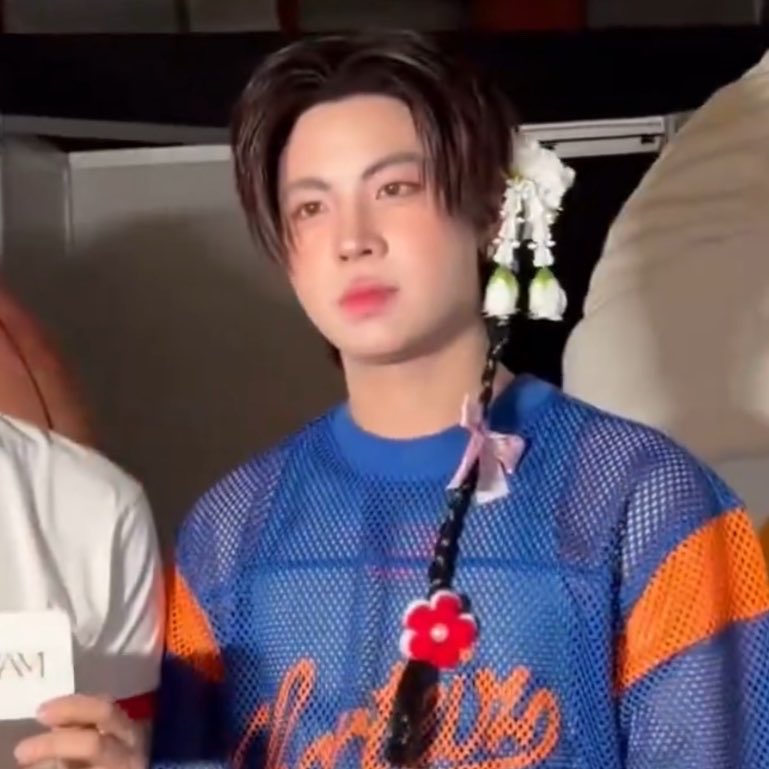 little b ꙳ ⭐️ tweet media