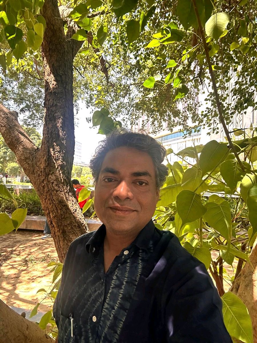 rangamaati's tweet photo. Why We Handweave and Handcraft

Our all-natural Indigo Dyed Shibori Tie-Dyed Cotton Shirts are a summer essential that embraces tradition and sustainability.

- Naturally dyed with Organic Indigo.

Inspiring you to connect with nature while staying stylish and comfortable. https://t.co/PHFKR8S8mm