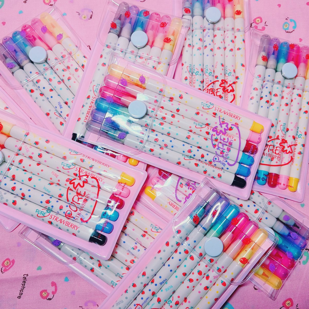 fancy_boya's tweet photo. 🎀🩵🎀 (ฅ'ω'ฅ)ｱｼﾀﾀﾞﾖ~♪♪♪ 🎀🩵🎀
明日のうたかたレトロ市にめちゃカワいちご文具も持っていきます❣️シャーペン・シャー芯・サインペン全部カワイイよ🍓✨お好きな方はお見逃しなく~☺️💖 #ファンシーのｸﾗｯ #うたかたレトロ市 #ファンシー文具 https://t.co/ispB0dHjzI