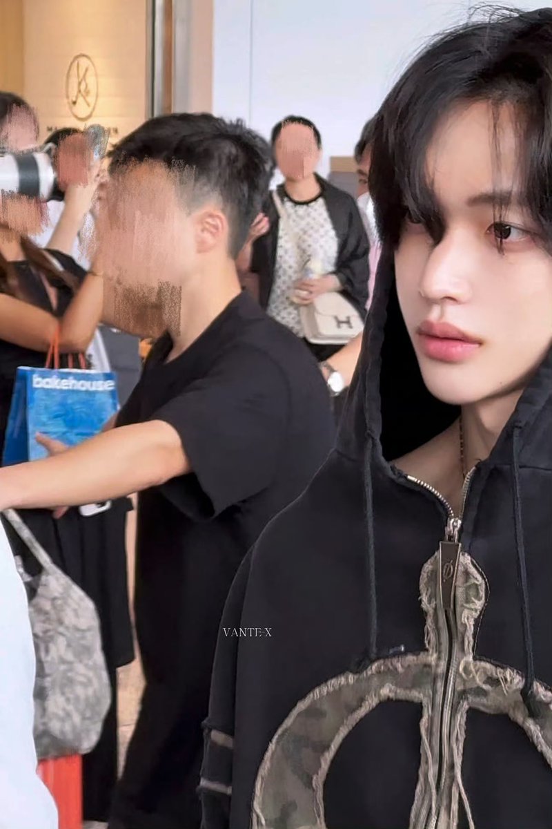 Bin Kardashian Pro Max tweet media