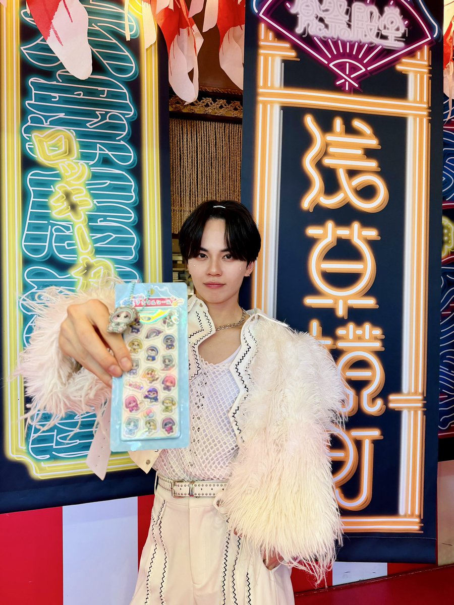 ari_rapinz's tweet image. シールお渡し会 in 浅草横町🏮✨️
楽しんで頂けたでしょうか！？

今日もたくさんのRaZに会えて幸せだったなぁ😌

会いに来てくれたRaZ！
今日出逢えたみなさん！　　　
ありがとうございました🙌🏻

2日後はシール交換会！！！
まだまだ楽しむ準備しておいてね🔥

#RapiNz
#RaZ