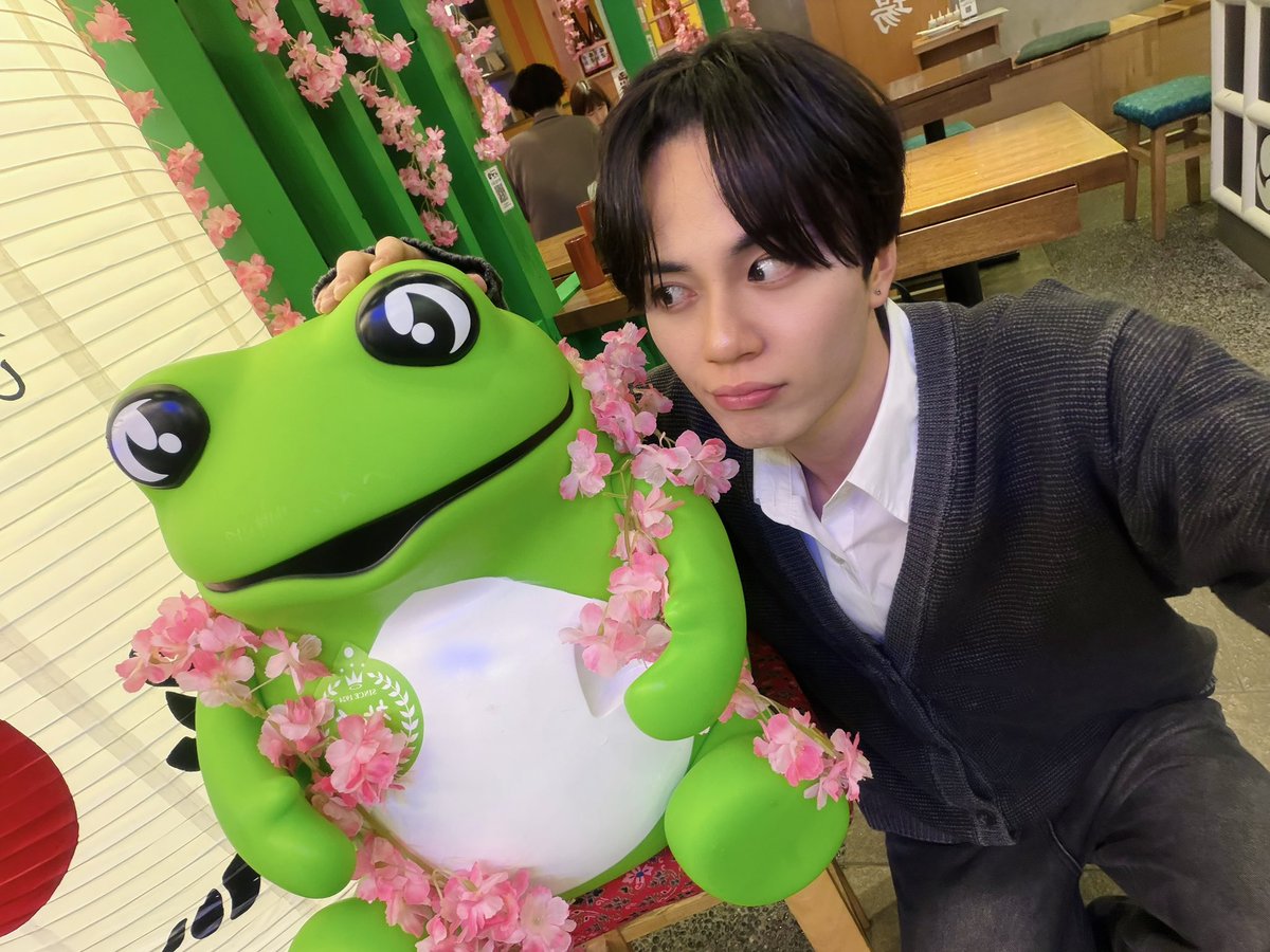 ari_rapinz's tweet image. シールお渡し会 in 浅草横町🏮✨️
楽しんで頂けたでしょうか！？

今日もたくさんのRaZに会えて幸せだったなぁ😌

会いに来てくれたRaZ！
今日出逢えたみなさん！　　　
ありがとうございました🙌🏻

2日後はシール交換会！！！
まだまだ楽しむ準備しておいてね🔥

#RapiNz
#RaZ