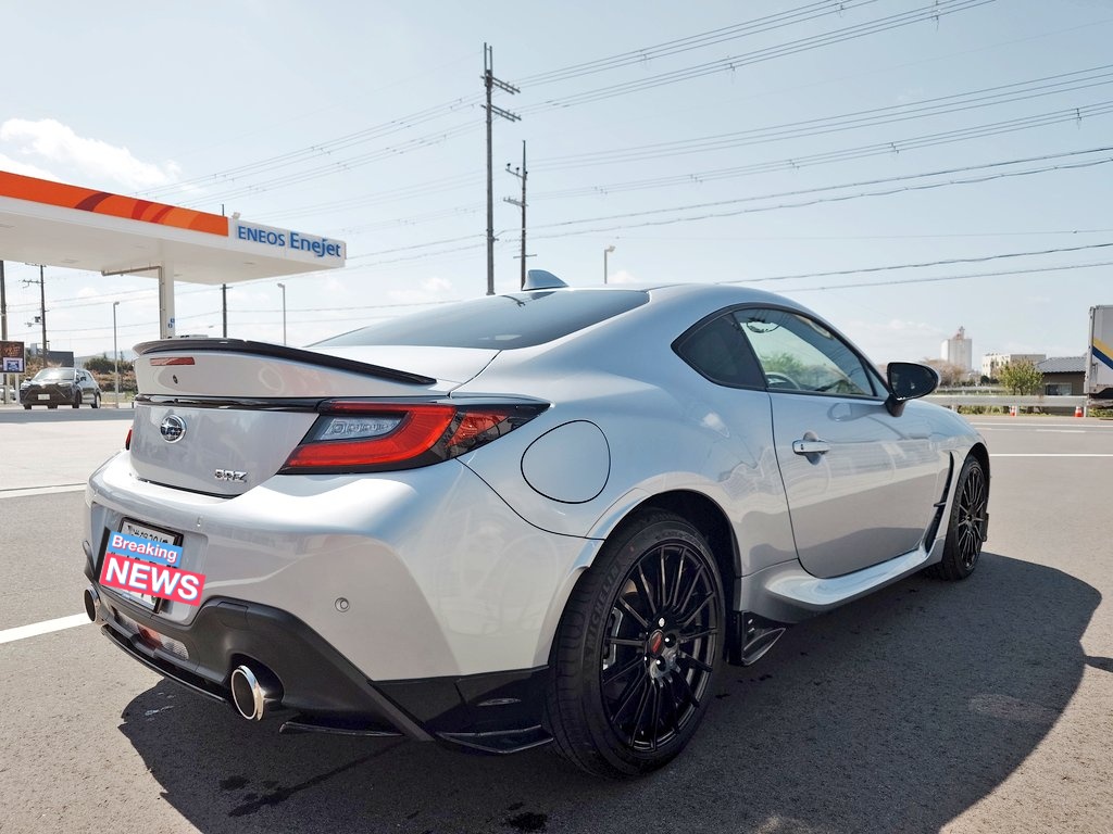 marl0401's tweet photo. 洗車後の後ろ姿がたまらなく好き。
刺さる人には刺さるカッコよさ。
#BRZ #シルバー https://t.co/bTi5gJV7us