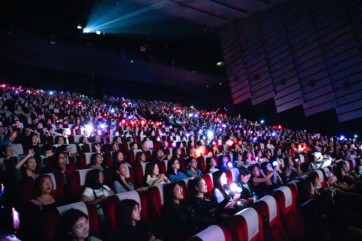 WeLoveSF's tweet image. #KINGISBACK_อารีรังดังก้องSF
💜บรรยากาศ #ARMY ลงเรือ ARIRANG
ดูสดบนจอยักษ์ หวีดไม่มีพัก 
บังทันเก่งมาก #ARMY ปังมาก

🔥BTS WORLD TOUR ‘ARIRANG’ IN GOYANG:
LIVE VIEWING วันนี้ ที่ เอส เอฟ

📣ใครพลาดดูสดโกยางวันนี้ ยังมี
RE-RUN 12 เม.ย. 69 รอบ 16.45
และ BTS WORLD TOUR ‘ARIRANG’ IN