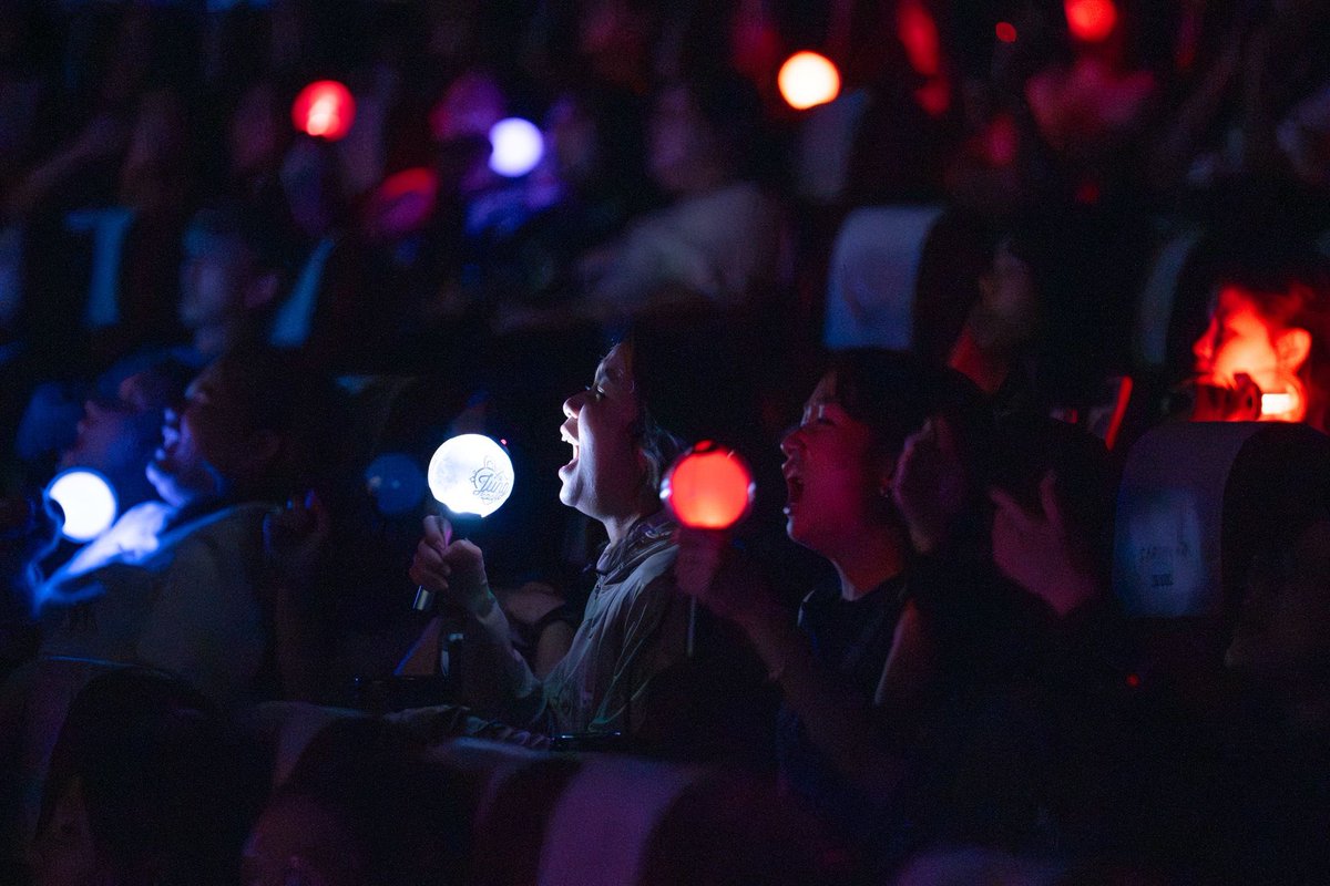 WeLoveSF's tweet image. #KINGISBACK_อารีรังดังก้องSF
💜บรรยากาศ #ARMY ลงเรือ ARIRANG
ดูสดบนจอยักษ์ หวีดไม่มีพัก 
บังทันเก่งมาก #ARMY ปังมาก

🔥BTS WORLD TOUR ‘ARIRANG’ IN GOYANG:
LIVE VIEWING วันนี้ ที่ เอส เอฟ

📣ใครพลาดดูสดโกยางวันนี้ ยังมี
RE-RUN 12 เม.ย. 69 รอบ 16.45
และ BTS WORLD TOUR ‘ARIRANG’ IN