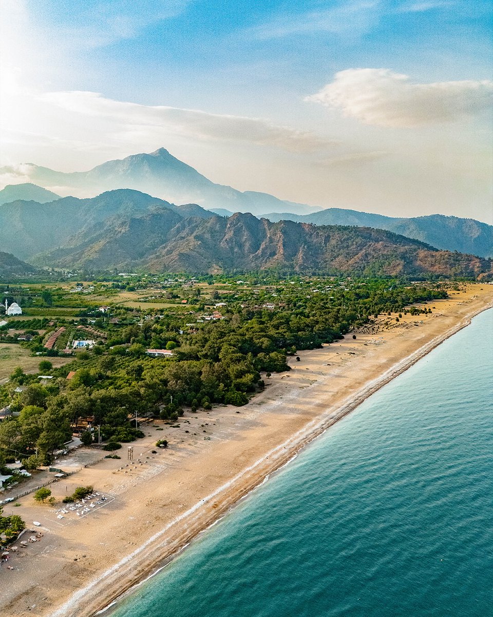 WaterSoul55's tweet image. Crystal-clear water, soft waves, and long stretches of coastline where the sea gently touches the land. 🌊✨