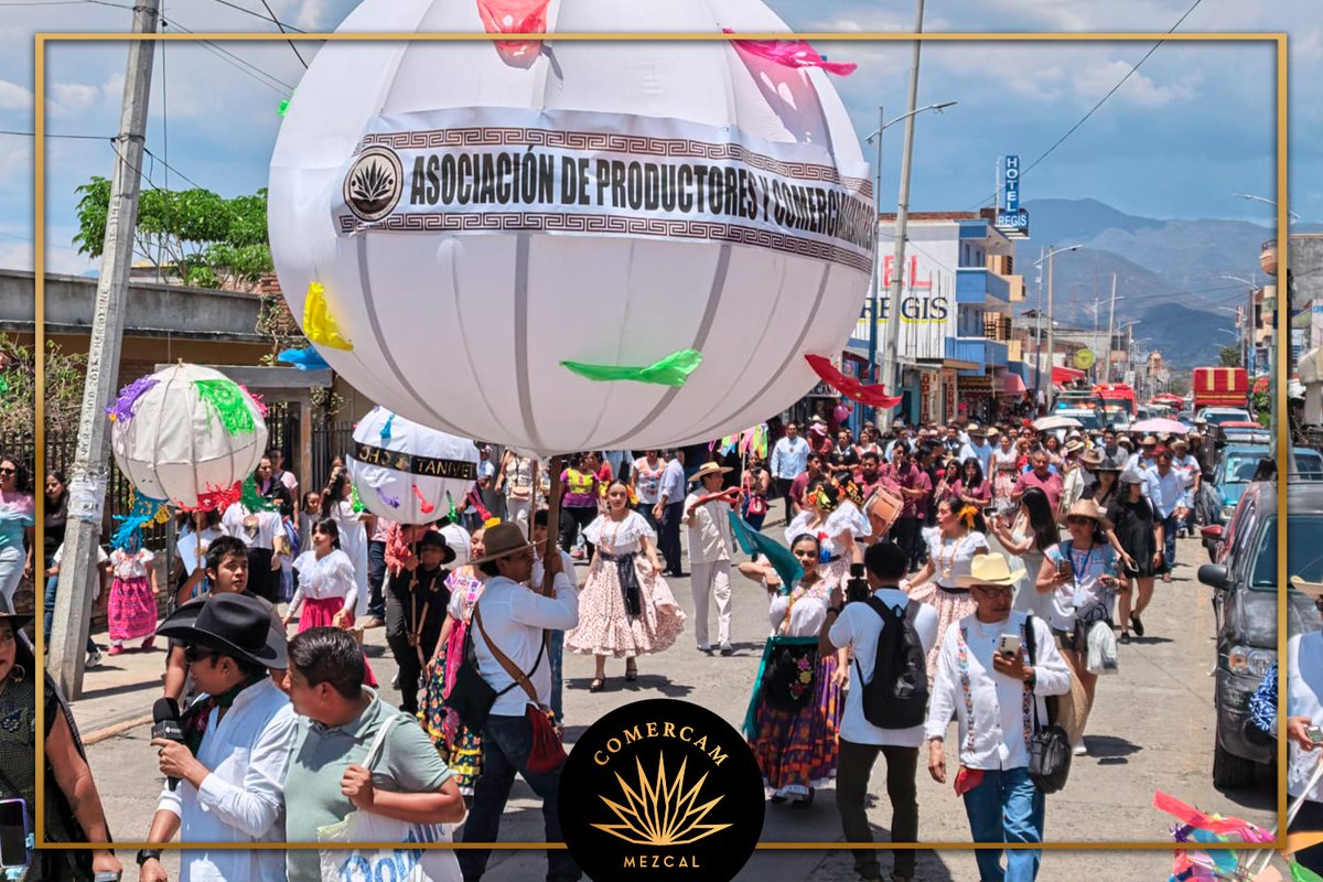 COMERCAM presente en Tlacolula de Matamoros durante la inauguración de la 13ª Feria de la Nieve y el Mezcal 2026. Del 10 al 12 de abril, vive una experiencia llena de sabor y tradición: disfruta de la nieve artesanal, el mezcal y lo mejor de las raíces oaxaqueñas.